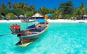 Daya Beach, Lipe Local